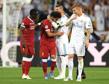 Destrozado: La lesión de Salah en imágenes... Peligra el Mundial