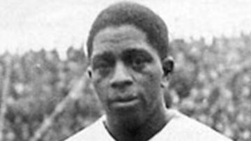 Isabelino Gradín, mejor jugador del primer Sudamericano disputado en 1916.