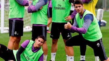 James se divierte en la práctica del Madrid antes de Copa