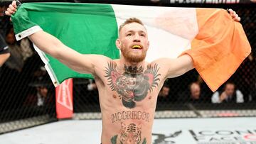 Conor McGregor es el primer luchador a unificar los cinturones de dos categorias del UFC al mismo tiempo.