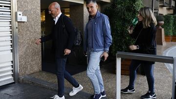 Mendilibar, junto a su agente en Madrid.