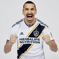 Ibrahimovic: LA Galaxy signing given hero's welcome