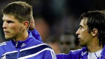 <b>PAREJA. </b>Huntelaar y Raúl, ahora juntos en el Schalke 04.