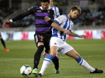 Iñigo Martínez y Javi Guerra.