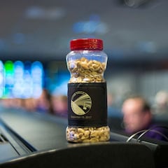 ¿Por qué los miembros de la NASA comen cacahuetes durante las misiones espaciales?