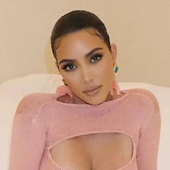 Kim Kardashian pone su cintura al límite con su corsé más exagerado