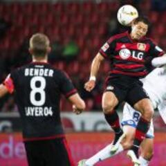 Chicharito saca a 'Los Aspirinas' de la crisis en la Bundesliga