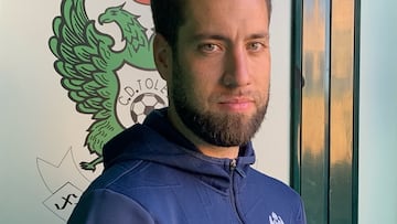 Borja Bardera posa para AS delante del escudo toledano