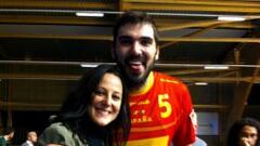 Las Guerreras y los Hispanos
forman pareja fuera de la pista