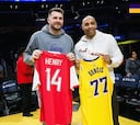 Thierry Henry y Luka Doncic intercambian jerseys en juego de Lakers