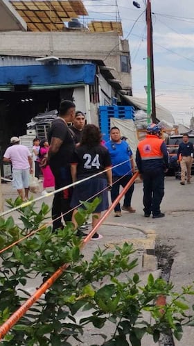 Vídeo: Socavón se ‘traga’ trailer en Iztapalapa