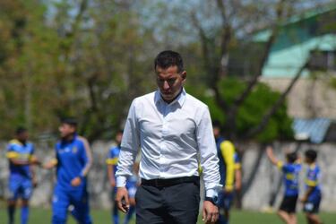 “Todavía no lo asimilo”: Entrenador de 24 años llega al fútbol profesional