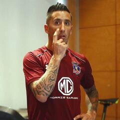 El particular traslado de Lucas Barrios antes de llegar a Chile