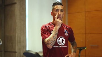 El particular traslado de Lucas Barrios antes de llegar a Chile