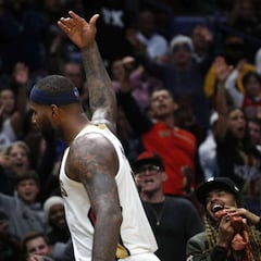 Cousins (29+12+10) y Davis (30+14) destrozan a los Cavs