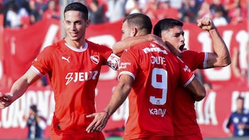 Independiente derrota con sufrimiento a Huracán y lo complica