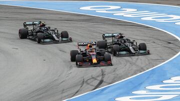 33 VERSTAPPEN Max (nld), Red Bull Racing Honda RB16B, action leading the race start of the race, depart, ahead of 44 HAMILTON Lewis (gbr), Mercedes AMG F1 GP W12 E Performance, action and 77 BOTTAS Valtteri (fin), Mercedes AMG F1 GP W12 E Performance, action during the Formula 1 Aramco Gran Premio De Espana 2021 from May 07 to 10, 2021 on the Circuit de Barcelona-Catalunya, in Montmelo, near Barcelona, Spain - Photo Xavi Bonilla / DPPI
 AFP7 
 09/05/2021 ONLY FOR USE IN SPAIN