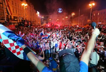 Soccer Football - World Cup - Quarter Final - Russia vs Croatia - Zagreb - Croatia - July 7, 2018 - Croatia's fans celebrate after the match. REUTERS/Antonio Bronic