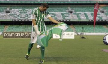 Impresionante presentación de Joaquín con el Betis