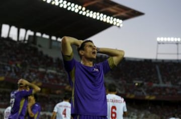 Fiorentina sufrió en su visita a Sevilla, en la Europa League.