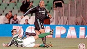 <b>...Y GOL Nº 50</b>. Contreras fue su última víctima tras una maniobra espectacular.