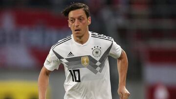 &Ouml;zil, en el reciente amistoso que enfrent&oacute; a Alemania con Austria en Klagenfurt.