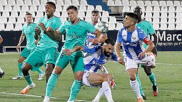 Jovic despej&oacute; el bal&oacute;n con el codo dentro del &aacute;rea y no se pit&oacute; penalti.