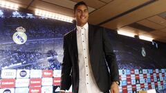 La renovación de Raphael Varane en imágenes