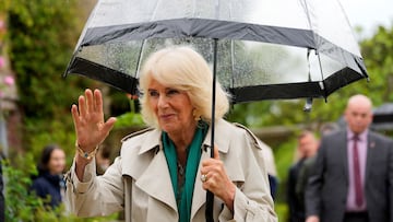 British TV host Anne Robinson has confirmed in an interview with Saga Magazine that she is in a relationship with Queen Camilla’s ex-husband, Andrew Parker Bowles.
