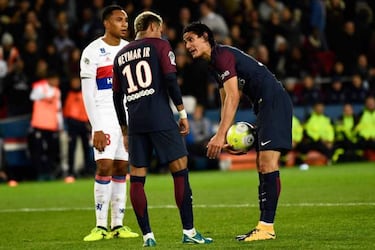 PSG owner offered Cavani a €1 million bonus to allow Neymar to take penalties