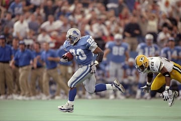 Uno de los mejores backfields que han pasado por la NFL decidió anunciar su retiro con 31 años. Sanders jugó por un total de 10 años con Detroit Lions, donde después de cada una de sus temporadas fue seleccionado al Pro Bowl, además de ser nombrado para el equipo All-Pro en seis más. Sanders, quien actualmente tiene su espacio en el Salón de la Fama de Canton, ganó un MVP y dos galardones como el Jugador AP del Año (1994, 1997).