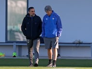 Manuel Pellegrini, con el médico del equipo, José Manuel Álvarez.