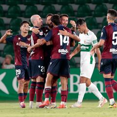 Pablo Martínez agarra el Festa d’Elx