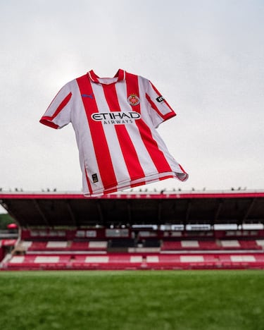 The shirt is inspired by Girona FC’s 1991/92 season, a time when the club competed in Segunda División B, far from the spotlight but deeply rooted in its local identity. More than a period of sporting success, it was an era defined by persistence, commitment, and the unwavering loyalty of its supporters.

Under the concept “A past that still plays,” the design pays tribute to those who were there when there were no cameras or guarantees, to those who carried the club forward without knowing how far it would go. The garment connects that past with Girona’s present, reminding us that today’s reality was built on the conviction and support of an entire community.
