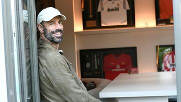 Van Nistelrooy posa para AS en su casa en Eindhoven (Países Bajos).