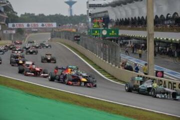 Vista general del inicio de la Fórmula Gran Premio de Brasil en el circuito de Interlagos, en Sao Paulo, Brasil