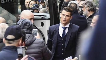 Cristiano Ronaldo invites disabled girl to meet Real Madrid