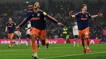 Newcastle United's English midfielder #41 Jacob Ramsey celebrates scoring the team's second goal during the English Premier League football match between Tottenham Hotspur and Newcastle United at the Tottenham Hotspur Stadium in London, on February 10, 2026. (Photo by Glyn KIRK / AFP) / RESTRICTED TO EDITORIAL USE. No use with unauthorized audio, video, data, fixture lists, club/league logos or 'live' services. Online in-match use limited to 120 images. An additional 40 images may be used in extra time. No video emulation. Social media in-match use limited to 120 images. An additional 40 images may be used in extra time. No use in betting publications, games or single club/league/player publications. /