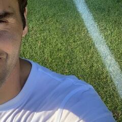 Federer ya entrena sobre la hierba tras Roland Garros