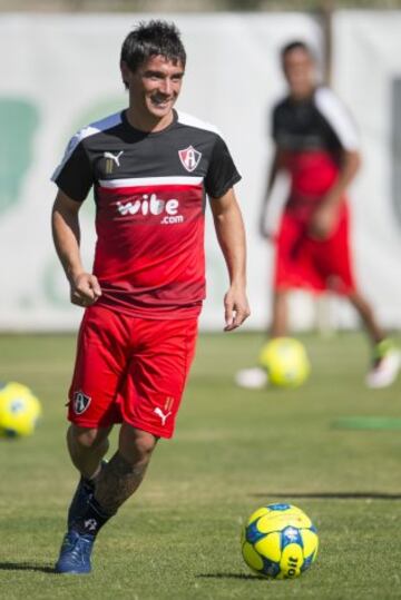 'El Chavo' destacó con el Puebla, donde anotó 35 goles. Ahora, a sus 32 años, fichó por Atlas para intentar conseguir algo importante.