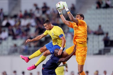Salto de Cristiano Ronaldoante el portero del Paris Saint Germain Gianluigi Donnarumma.