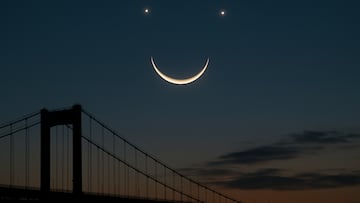 Smiling moon representation