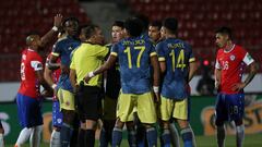 La falta a Isla que salvó a Chile del empate colombiano