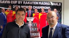 El ya excapitán del equipo de España Sergi Bruguera y el presidente de la Real Federación Española de Tenis Miguel Díaz.