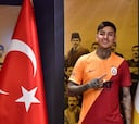 La primera gran foto de Pulgar con la camiseta de Galatasaray