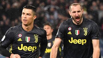 Juventus&#039; Portuguese forward Cristiano Ronaldo (L) and Juventus&#039; Italian defender Giorgio Chiellini celebrate after Ronaldo scored a penalty during the italian Serie A football match Lazio Roma vs Juventus on January 27, 2019 at the Olympic stad