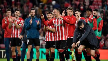 Athletic Bilbao's Spanish forward #07 Alex Berenguer (C) and teammates celebrate at the end of the Spanish league football match between Athletic Club Bilbao and Girona FC at the San Mames stadium in Bilbao on February 19, 2024. (Photo by ANDER GILLENEA / AFP)