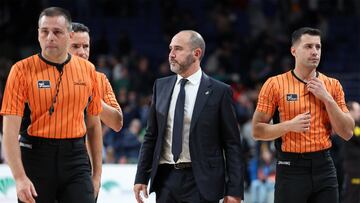26/11/23 PARTIDO BALONCESTO BASKET
LIGA ACB LIGA ENDESA JORNADA 11
REAL MADRID - MORABANC ANDORRA
FIN DE PARTIDO CHUS MATEO SALUDO ARBITROS