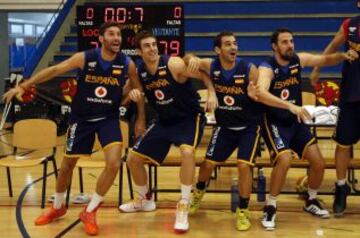 Los jugadores de la selección española, pasaron un buen rato, durante la grabación de un videoclip, para la canción oficial del Mundial de baloncesto, compuesta por el productor musical Carlos Jean