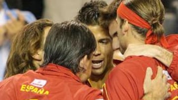 <strong>UNA PIÑA.</strong> España ganó el punto de dobles y ya está a un paso de su tercera Copa Davis